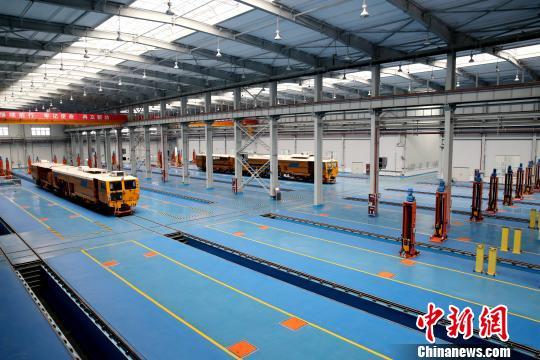 圖為檢修車間。　張遠(yuǎn) 攝